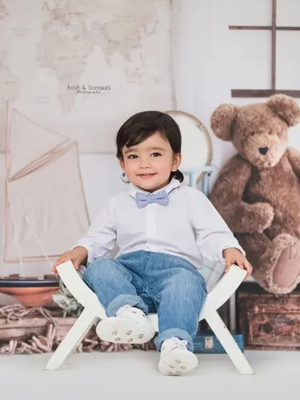 This little gentleman is ready to set sail. Our nautical traveler theme is filled with charming props like vintage suitcases, model ships, and world maps for an adventurous photoshoot.