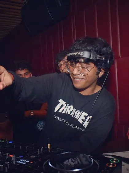 In my "la la la" mood, just vibing and enjoying the music. A happy DJ means a happy dance floor.