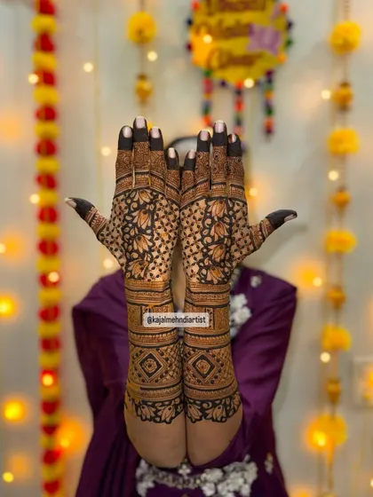 A full backhand design with intricate patterns, perfect for any celebration.