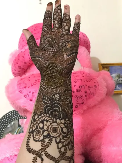 A semi-bridal design with a beautiful hanging lace or 'jhalar' pattern at the wrist.