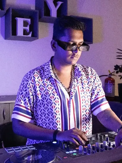 This photo represents a decade of dedication to my craft. Every night I play is the result of years of sacrifice, practice, and a deep love for music.