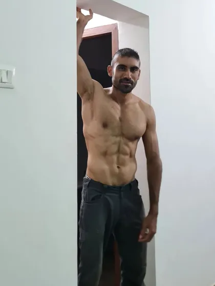 People train for different reasons: to look better, feel better, or move better. This is a physique check-in, a reminder of what consistent effort can achieve, no matter your personal goal.