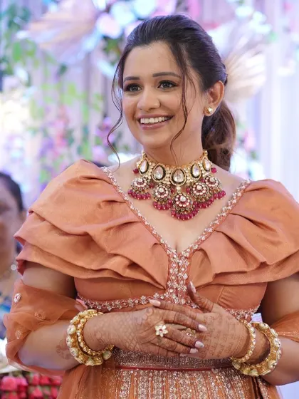 A perfect blend of elegance and glam for the groom's sister. Her makeup was designed to complement her beautiful outfit and the celebratory mood.