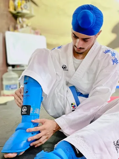 A new start begins with preparation. Getting the gear on is part of the ritual, a moment to focus the mind on the training ahead. My mindset is simple: I can and I will win.