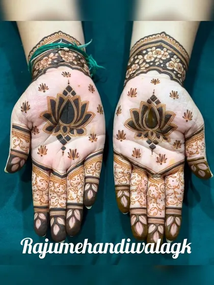 A simple and elegant lotus mehendi design, perfect for any festival including Karwa Chauth. The bold lotus in the center of the palm is the main focus.