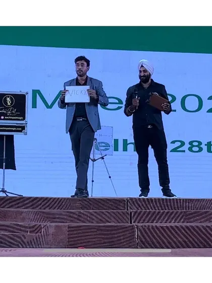 On stage with a volunteer during a corporate meet for Castrol Oil in Delhi. I often bring audience members on stage for a more personal and amazing experience.