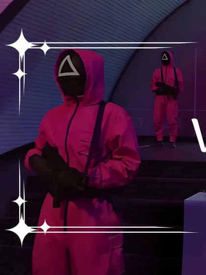 My themed catering goes beyond just food. Here, my staff are fully integrated into a 'Squid Game' thriller party, dressed in the iconic pink guard suits to create a truly immersive atmosphere for guests.