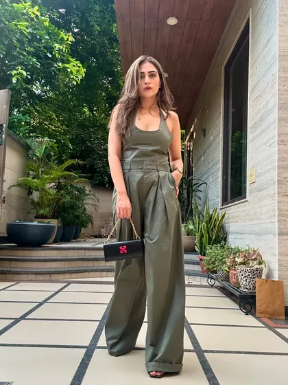 This olive green jumpsuit deserved its own post. The wide-leg silhouette and fitted top are so flattering.