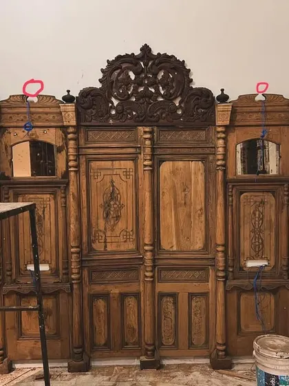 A glimpse of a timeless Indian classical project in Jabalpur. This magnificent, large-scale wooden partition was custom-built, featuring detailed carving and paneling that defines the space with grandeur.