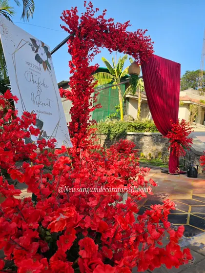 A bold statement entrance sets the tone for the entire wedding. Here, I used a dramatic arch and dense arrangements of vibrant red flowers to create a powerful and welcoming first impression for guests at this Igatpuri destination wedding.