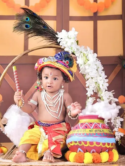 Holding his little flute, this baby looks every bit the part of Lord Krishna. The vibrant, multi-colored turban adds a special touch to the authentic costume.
