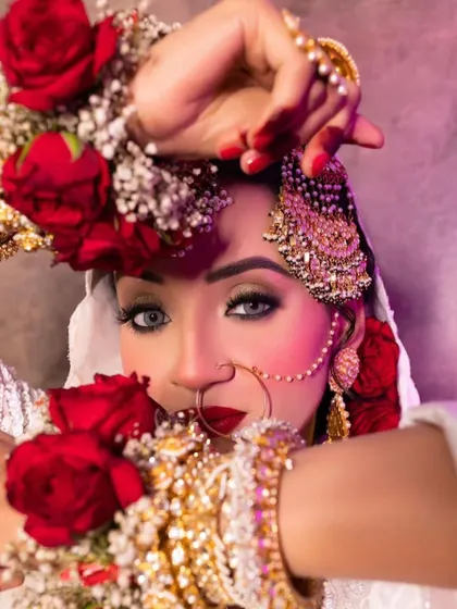 A captivating look that you can get with our special bridal packages. Contact us now to learn more and book your date.