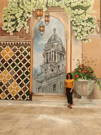 Here I am in front of the completed Spanish mural, which helps to show the impressive scale of the piece.