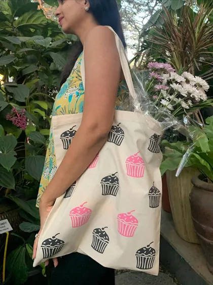 Another look at the cupcake-themed tote bag created at our Women's Day event. We encourage everyone to pick designs and colors that make them happy and create something that is a true expression of themselves.