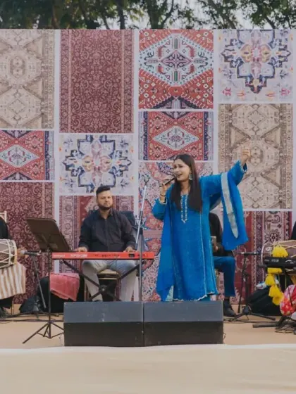 A live band performs against a backdrop of patchwork carpets, adding to the authentic Moroccan souk atmosphere of the Mehendi.