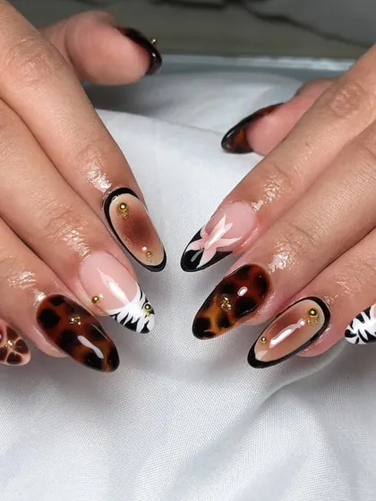 A wild and fun mixed-media set. We combined hand-painted zebra and leopard prints with a tortoise shell effect and floral details.