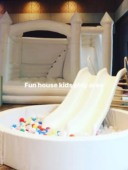 This setup combines our white bouncy castle with a ball pit filled with colorful balls, adding a playful pop of color to the clean white theme.