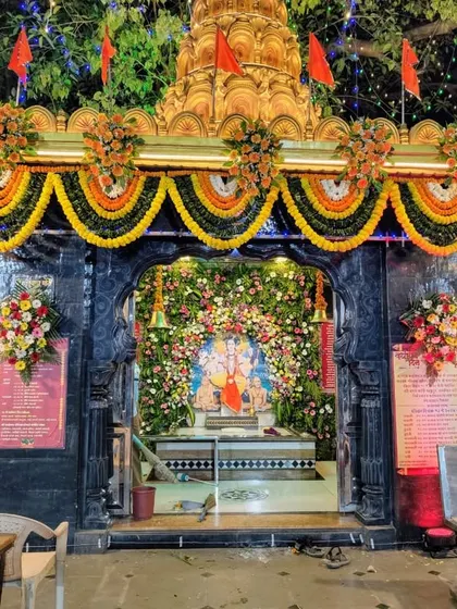 This is a grand decoration we designed for the Sai Baba Mandir in Malad. The entrance is adorned with traditional marigold garlands and vibrant flower arrangements, creating a magnificent and welcoming atmosphere for devotees.