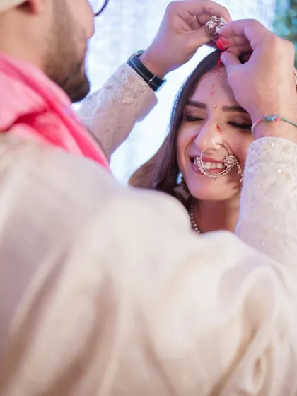 A close-up of the sindoor ceremony. The bride's blissful, smiling expression is what makes this shot a treasure.