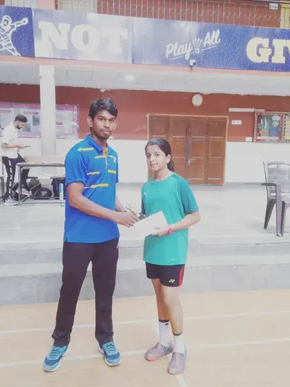 Presenting an award to another junior champion. Her focus and hard work are an inspiration to other young players.