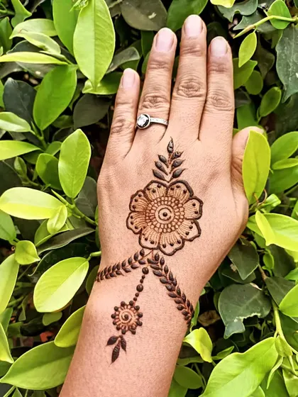 A simple and beautiful floral design for the back of the hand. This jewellery-style mehendi is perfect for a quick and elegant look for any party or small function.