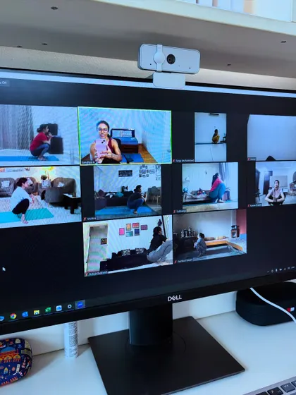A glimpse into one of our live sessions. Here, we're working on hip mobility, an essential practice for anyone who sits at a desk all day. I guide everyone through the movements, ensuring proper form for maximum benefit.