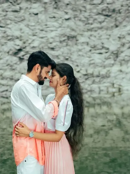 A duplicate of ID 17, this intimate shot by the quarry lake is perfect for capturing the quiet moments of love.
