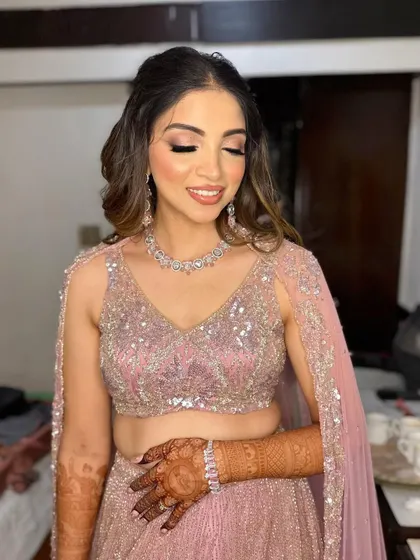 A moment of quiet elegance. Hetal's makeup is designed to look beautiful from every angle.