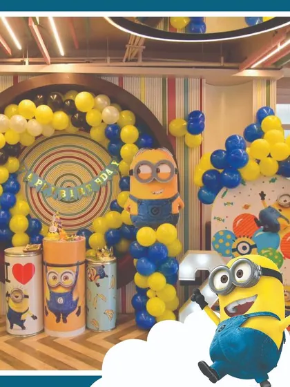 A Minion-themed party is always full of fun and mischief. This setup features the iconic yellow and blue colors, with Minion characters integrated into the balloon decor for a playful celebration.