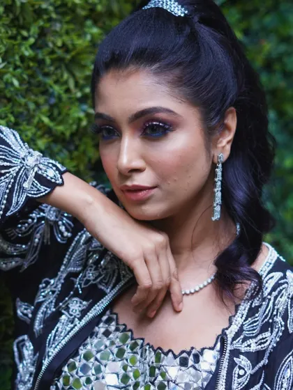 Here's a different take on the same outfit, with a cool-toned purple smokey eye. This shows how you can change the entire vibe of your look just by switching up the eye makeup.