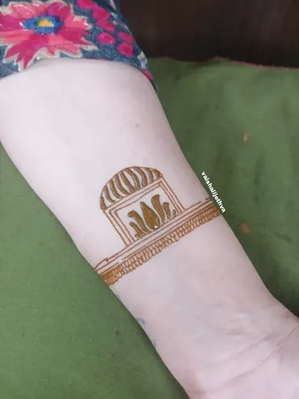 The beginning of an arm band design. This simple pattern features a lotus inside a dome, a classic and elegant start.