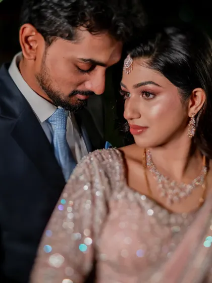 An intimate dance at the reception. We focus on capturing the connection between the couple, creating romantic and elegant photos of their evening celebration.
