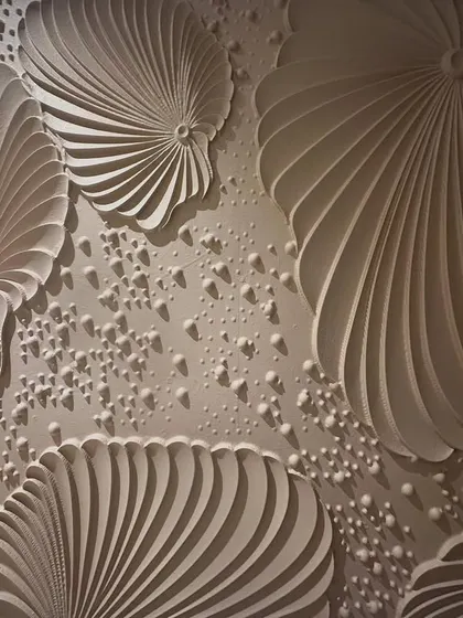 I love playing with fluid, organic shapes. This 3D wall texture features fan-like forms that seem to float on the wall, creating a dynamic and visually interesting surface that changes with the light.