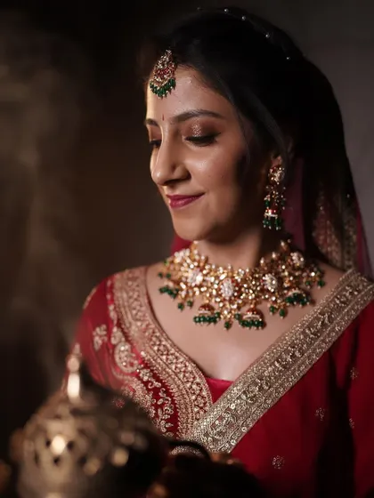 A close-up of a classic brown smokey eye with golden shimmer for a North Indian reception. This look adds depth and glamour, making the eyes the centerpiece, perfect for an evening of celebration.
