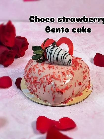 Celebrate your love with the classic pairing of chocolate and strawberry. Our Choco Strawberry Bento cake is heart-shaped and perfectly sized for an intimate Valentine's Day treat.