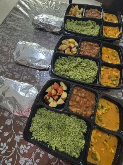 This healthy meal box features spinach rice, vegetables in a creamy tandoori sauce, and chole with pooris. It's a complete and nutritious option for office lunches or events.