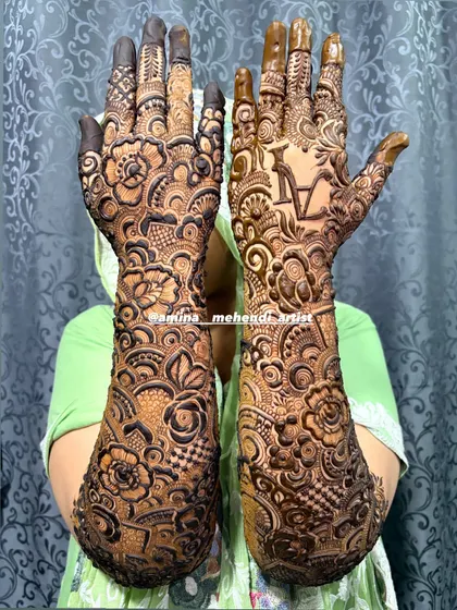 This is an example of my signature full-arm floral mehendi. I love creating dense, intricate patterns with elements like roses, paisleys, and detailed fillers to give you a rich and traditional look for any celebration.