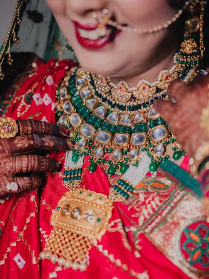 A detailed close-up of the bride's magnificent kundan and emerald bridal necklace.