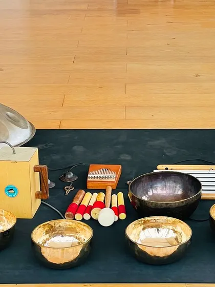 A selection of the healing instruments used in my teacher training course in Casablanca. You can see a handpan, singing bowls, chimes, a kalimba, and more. Students get hands-on experience with each one.