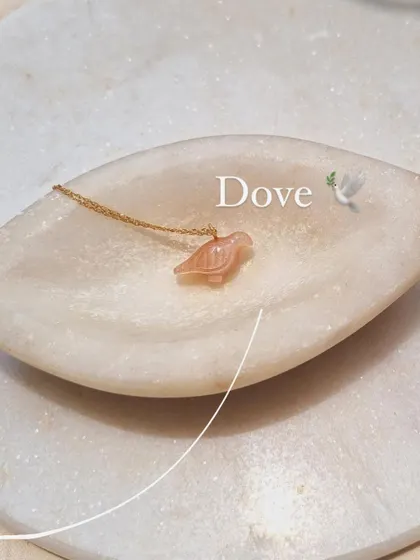 The 'Dóve' pendant, a symbol of peace and good fortune.