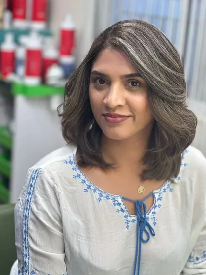 A final shot of the happy client and her new hair.