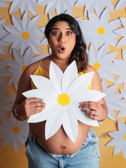 A playful and surprised expression makes this daisy-themed photo even more fun! I love capturing genuine moments of joy and personality during our sessions.