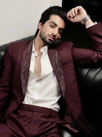 The deep wine color of this tuxedo is both modern and timeless. The embroidered lapel adds a touch of bespoke luxury that sets it apart from traditional formalwear.