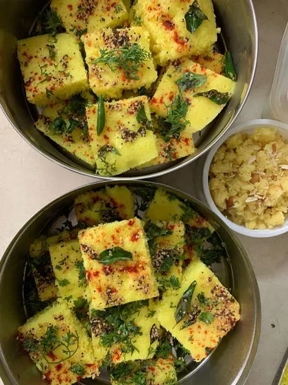 Another shot of the delicious Khaman Dhokla.