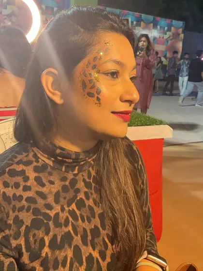 A profile view of the cheetah print face paint, a perfect match for her outfit.