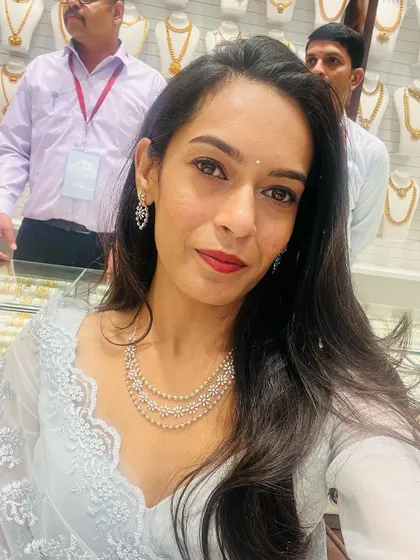 Showcasing a stunning diamond set at the grand launch of the Sri Roopa Jewellers showroom. For luxury brand events, I embody the elegance and sophistication that the products represent.