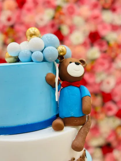 A detailed shot of the teddy bear topper, holding a bunch of balloons. This highlights the cute, handcrafted elements of my cakes.