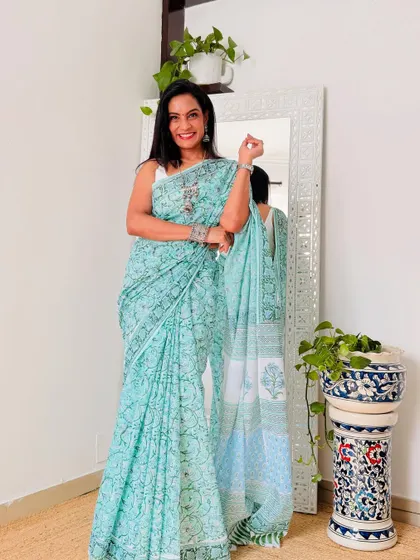 This sea green printed cotton mulmul saree from Meesho is a steal at around 550 rupees. The fabric is incredibly soft and the print is so refreshing.