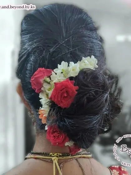 This classic side messy updo combines the beauty of fresh red roses and traditional gajra. It’s a popular choice for its balance of modern texture and traditional floral elements, suitable for brides and guests alike.