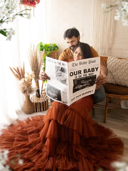 Using our popular newspaper prop in the boho setting. It’s a fun and creative way to announce your pregnancy while still keeping the relaxed, lifestyle feel of the shoot.